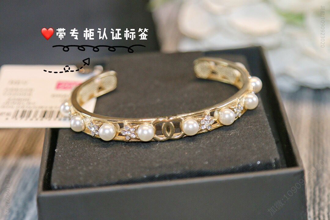 新款 CHANEL香奈儿珍珠开口手镯