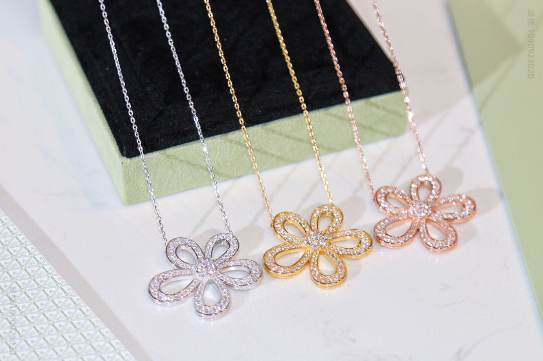 Van Cleef &Arpels 梵克雅宝flowerlace花朵项链