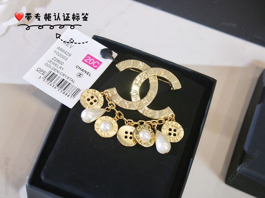 新款 CHANEL香奈儿双c流苏纽扣胸针