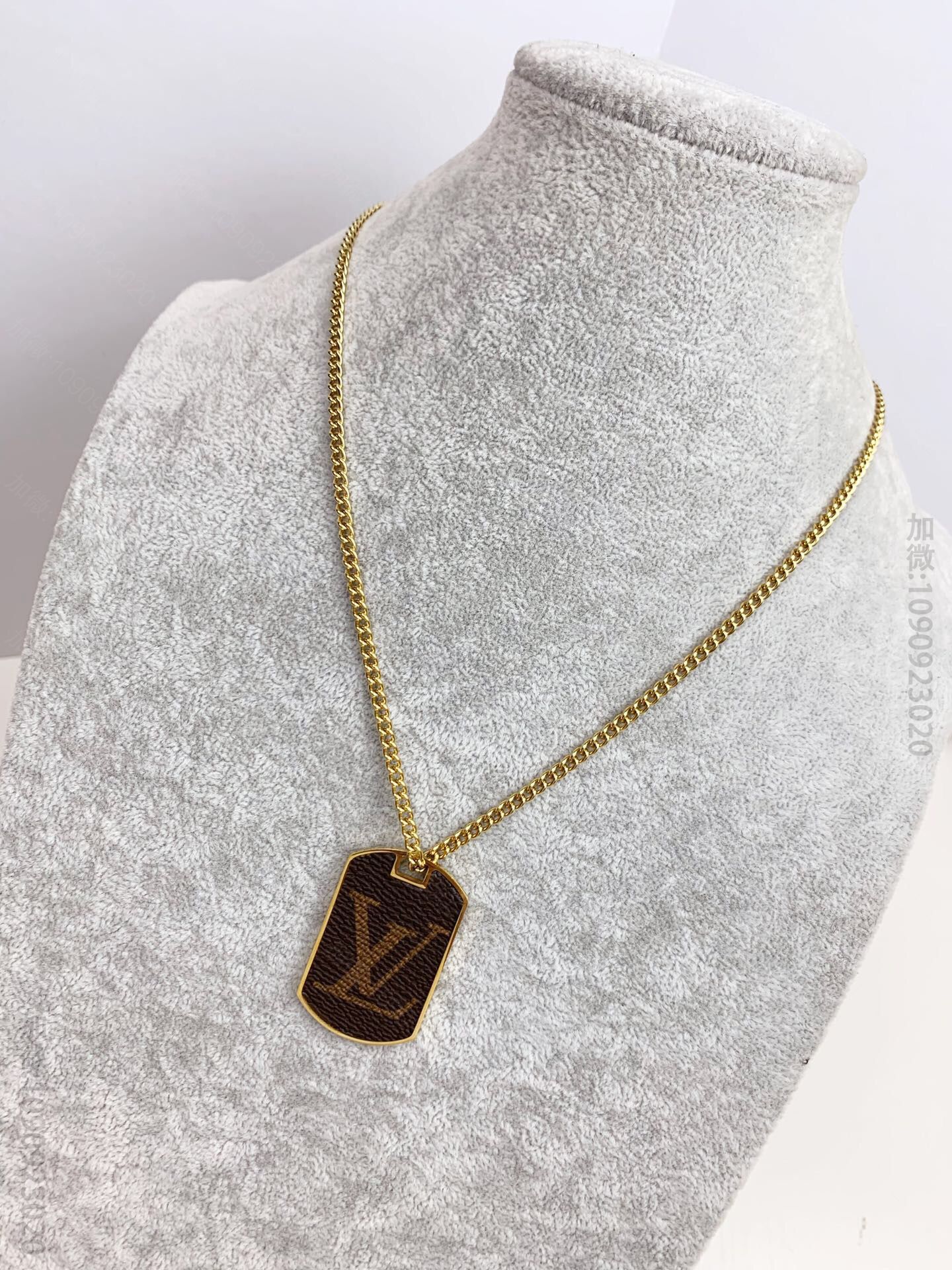 LV 925金长牌 项链