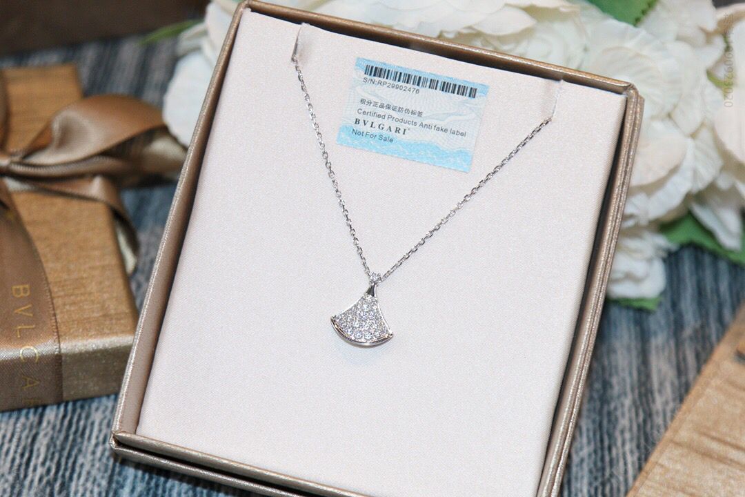 BVLGARI宝格丽满钻扇子耳钉