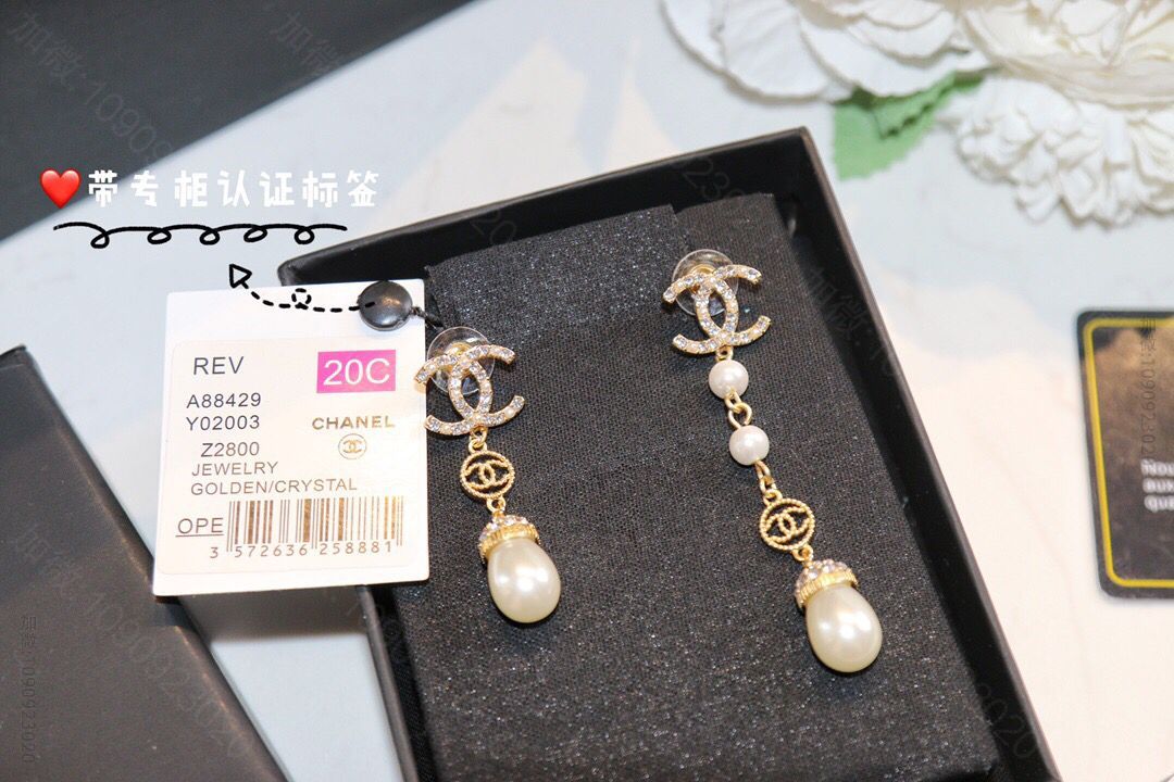 新款 CHANEL香奈儿双c不对称珍珠耳钉耳环
