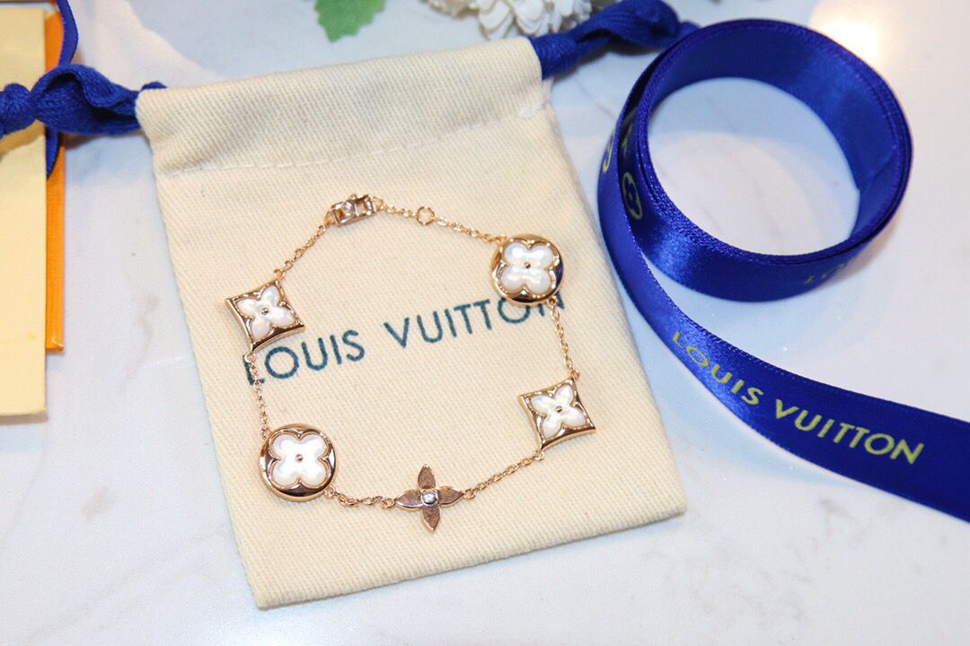 Louis Vuitton 路易威登 LV白贝母手链