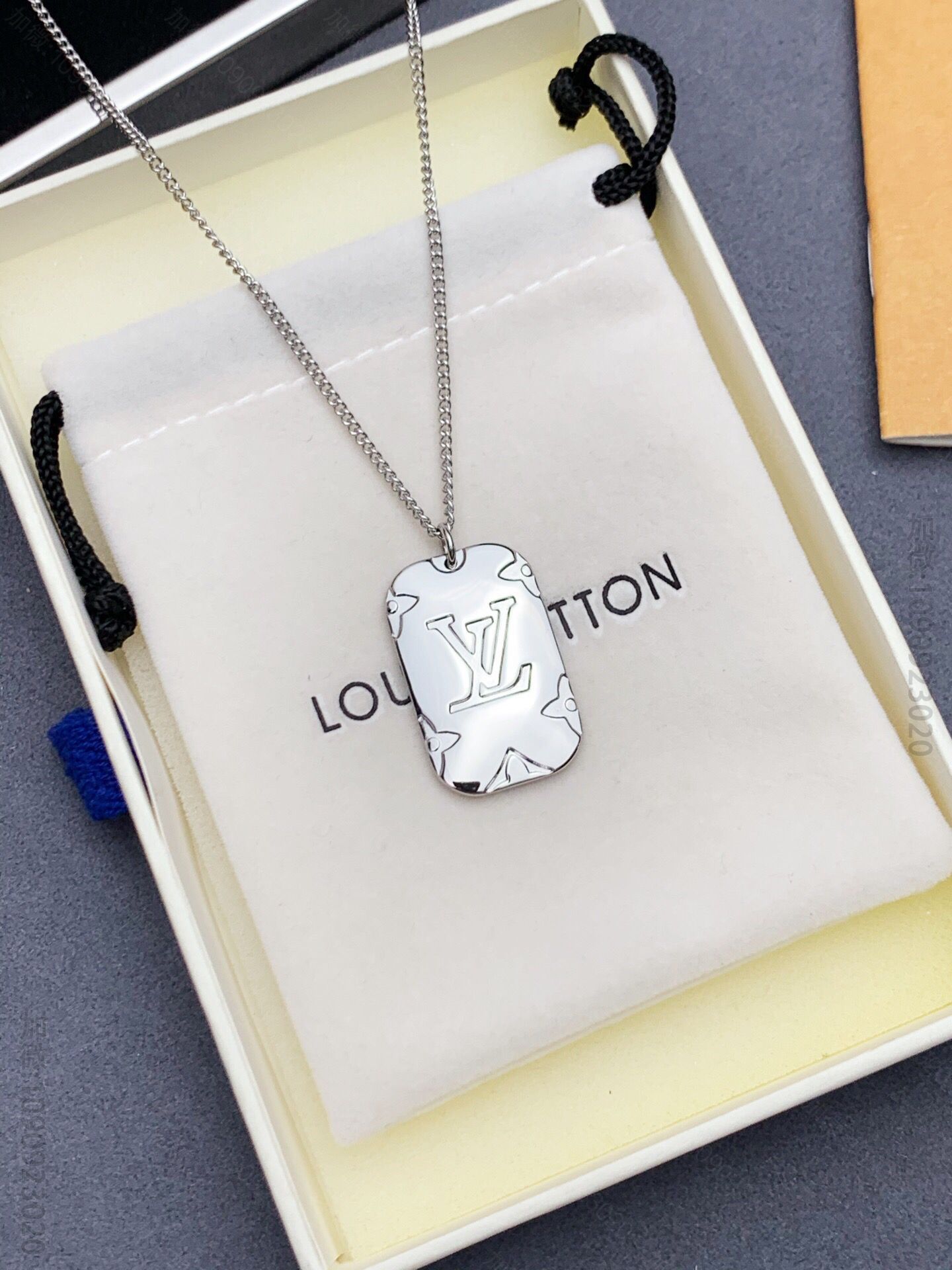 LV 925银长方牌 项链