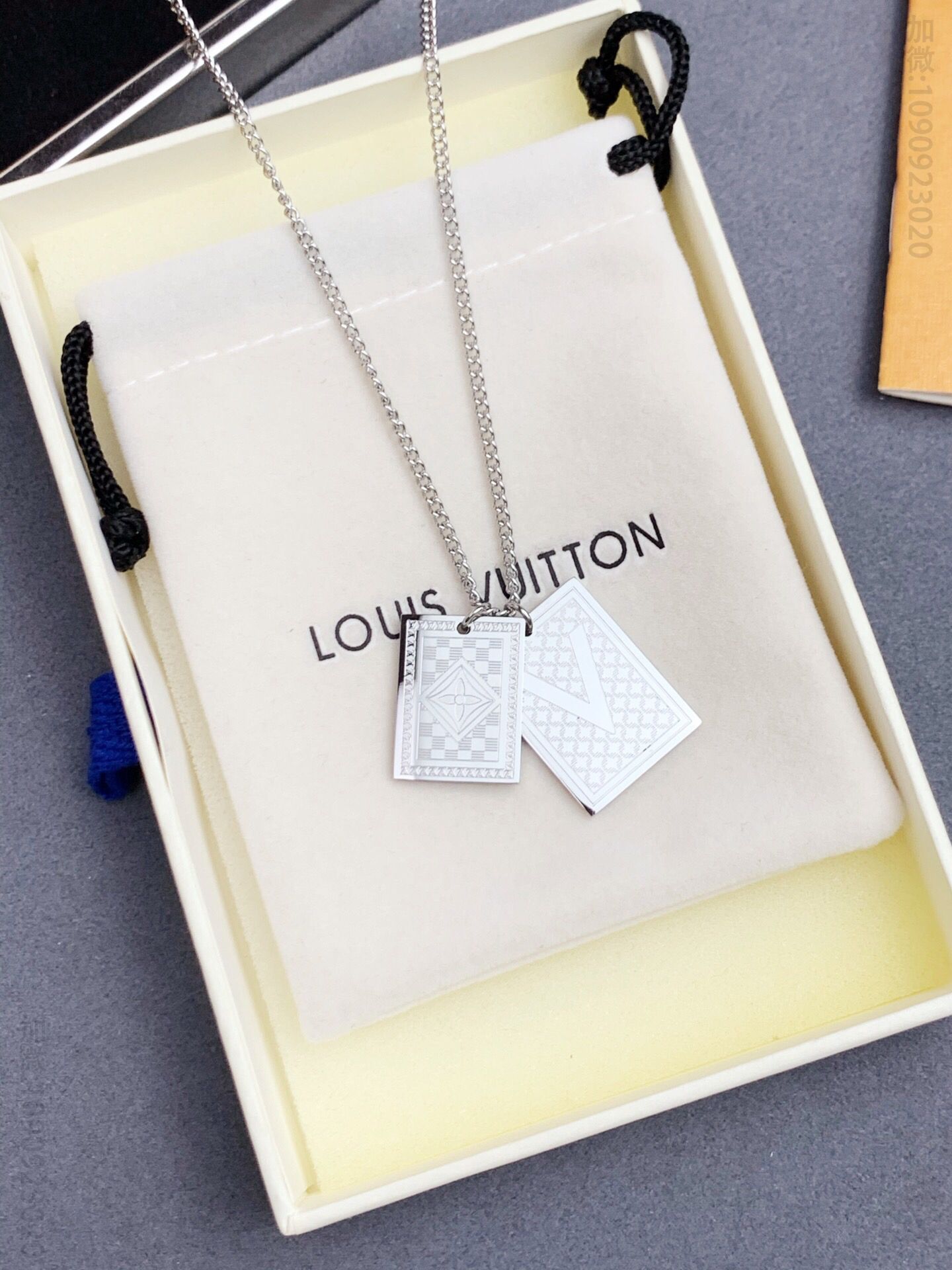 LV 扑克牌 项链