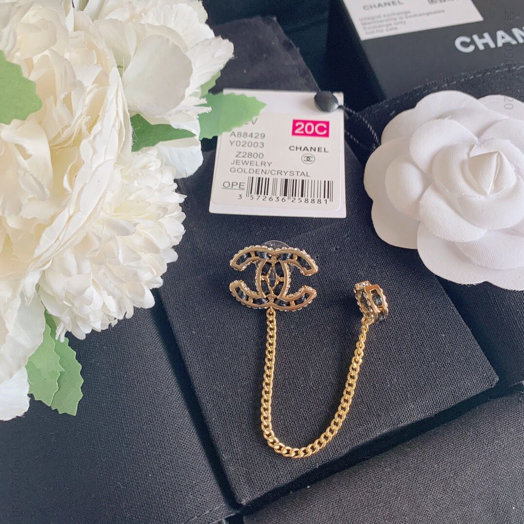新款 CHANEL香奈儿双c黑皮绳耳钉耳夹