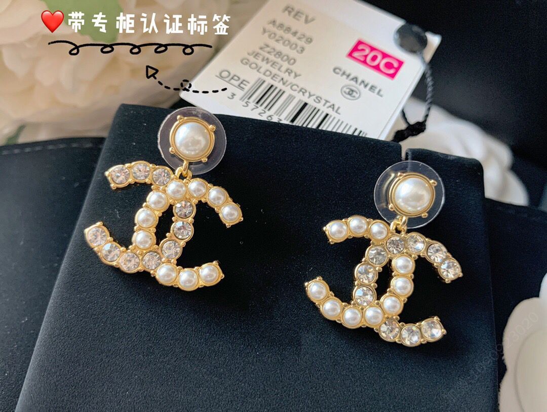 新款 CHANEL香奈儿双c半珍珠半钻耳钉耳环
