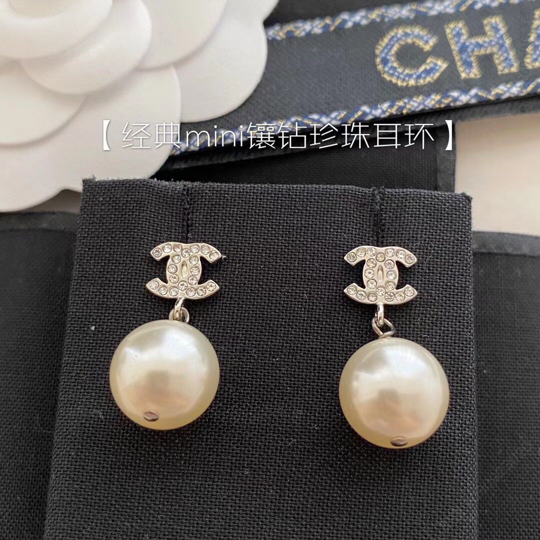 新款 CHANEL经典香奈儿双c珍珠耳钉耳环