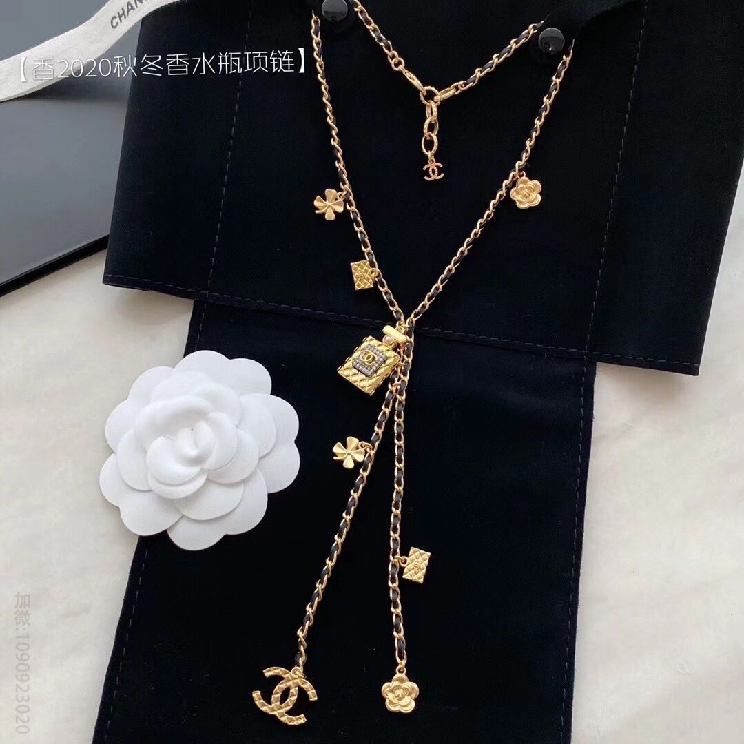 新款 CHANEL香奈儿双c香水瓶黑皮绳项链