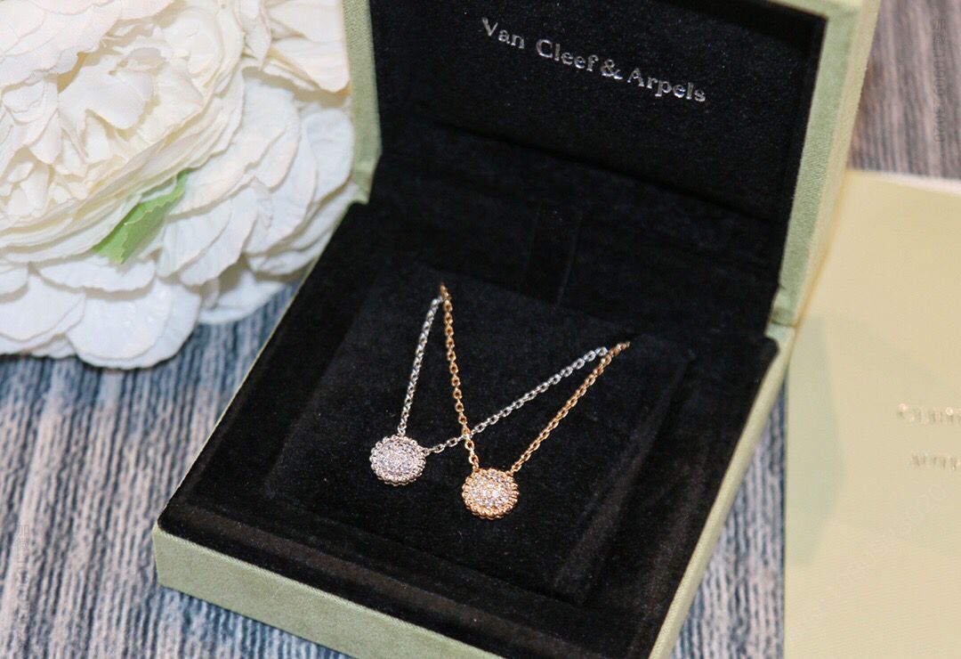Van Cleef &Arpels 梵克雅宝perlee钻石项链