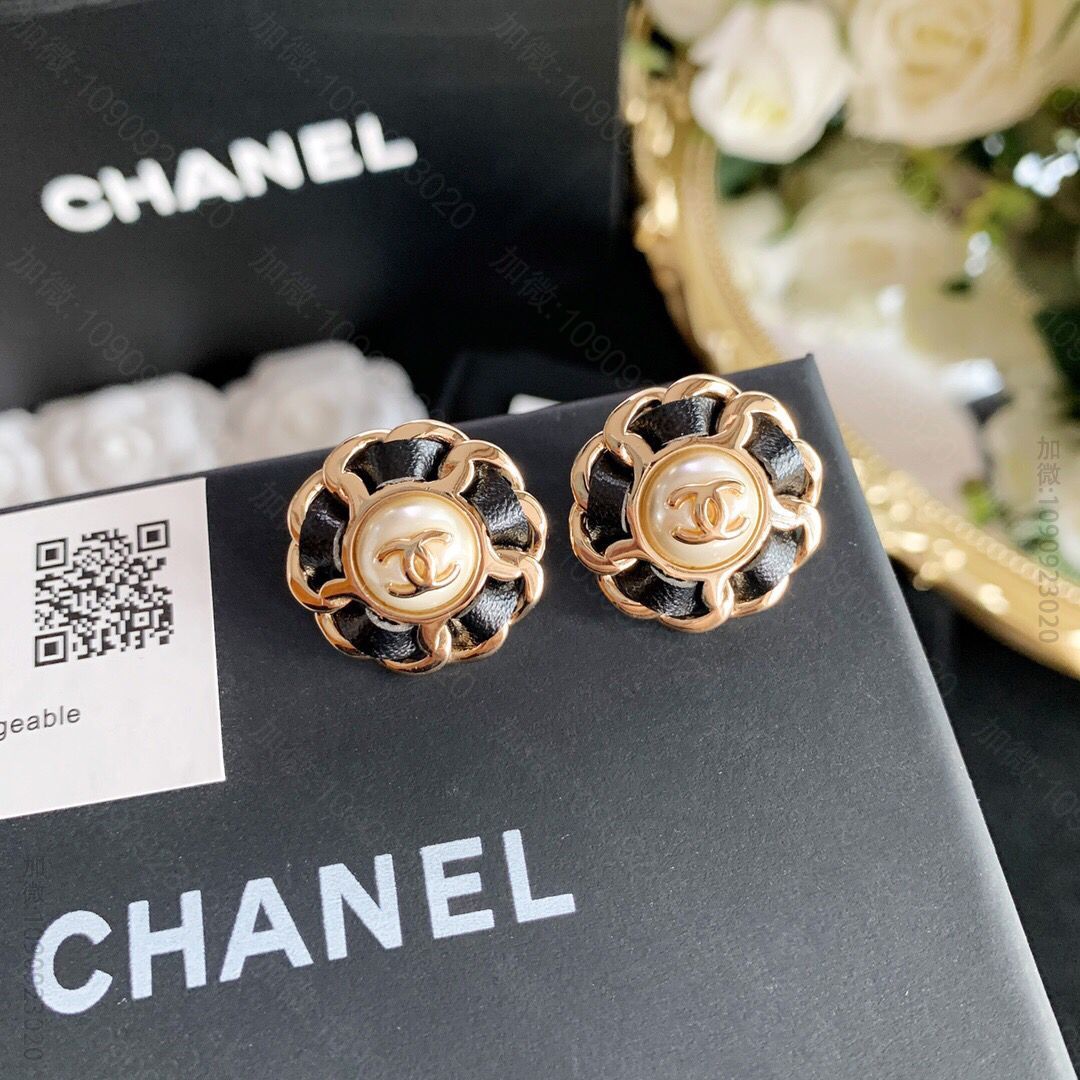 新款 CHANEL香奈儿双c黑皮绳耳钉耳环
