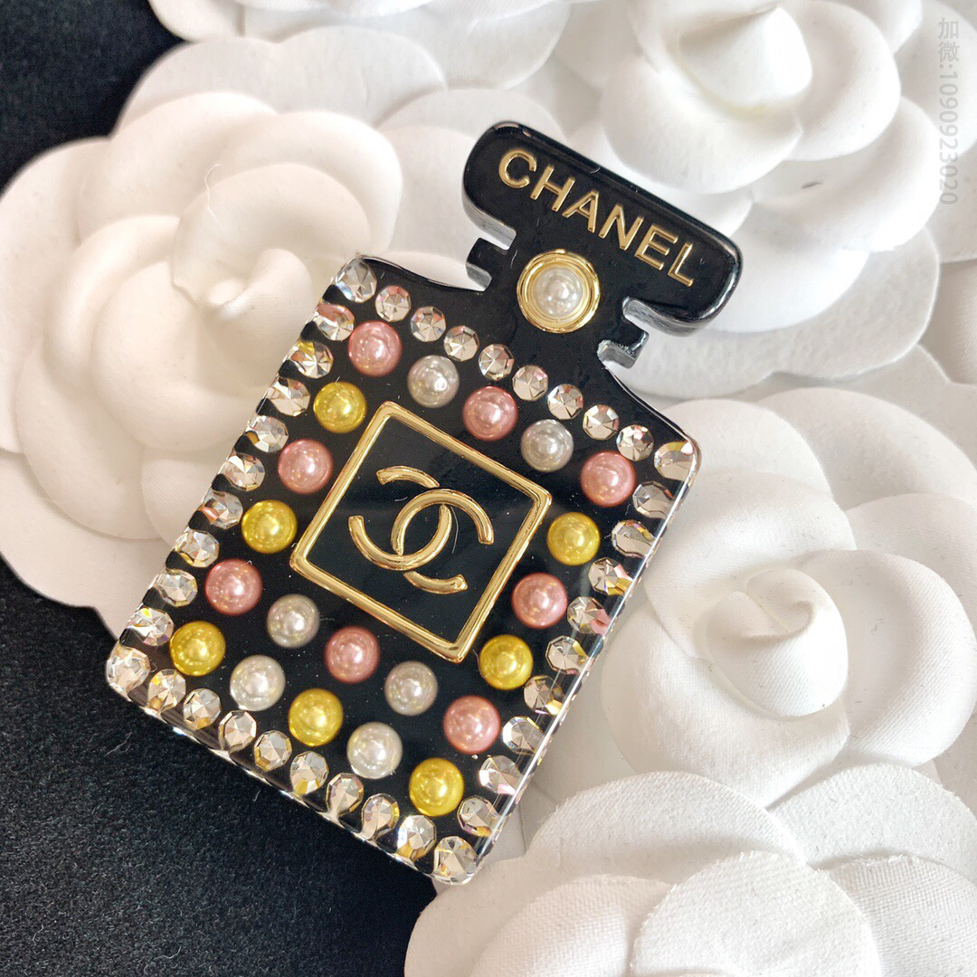 新款 CHANEL香奈儿双c彩色珍珠香水瓶胸针