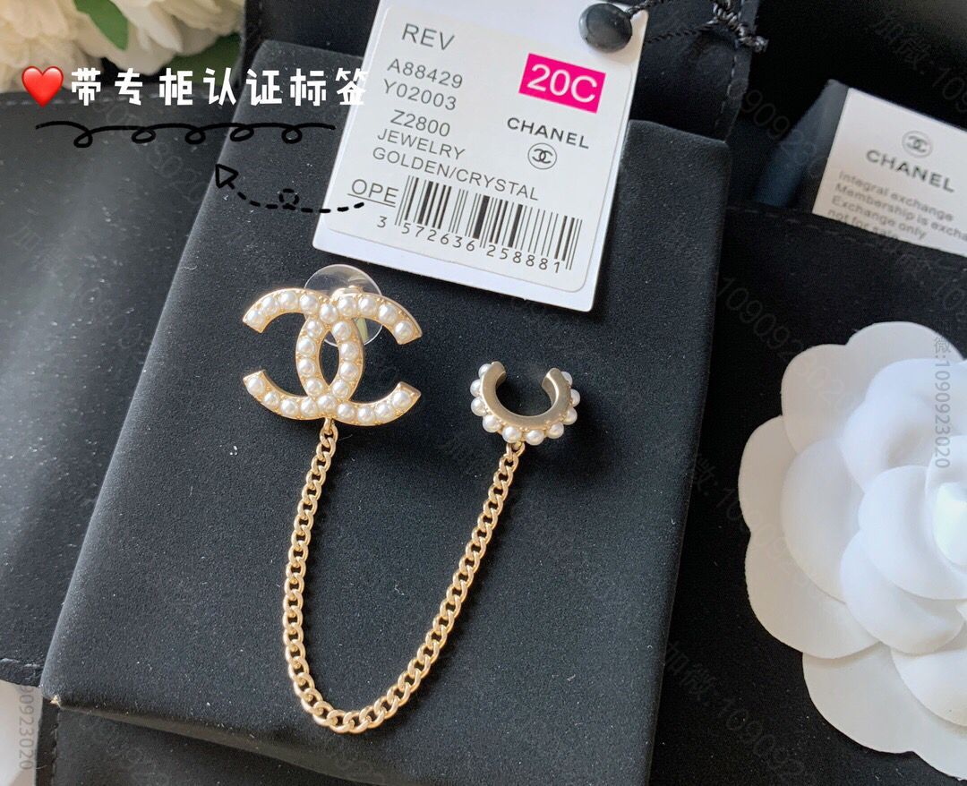 新款 CHANEL香奈儿珍珠耳钉耳夹