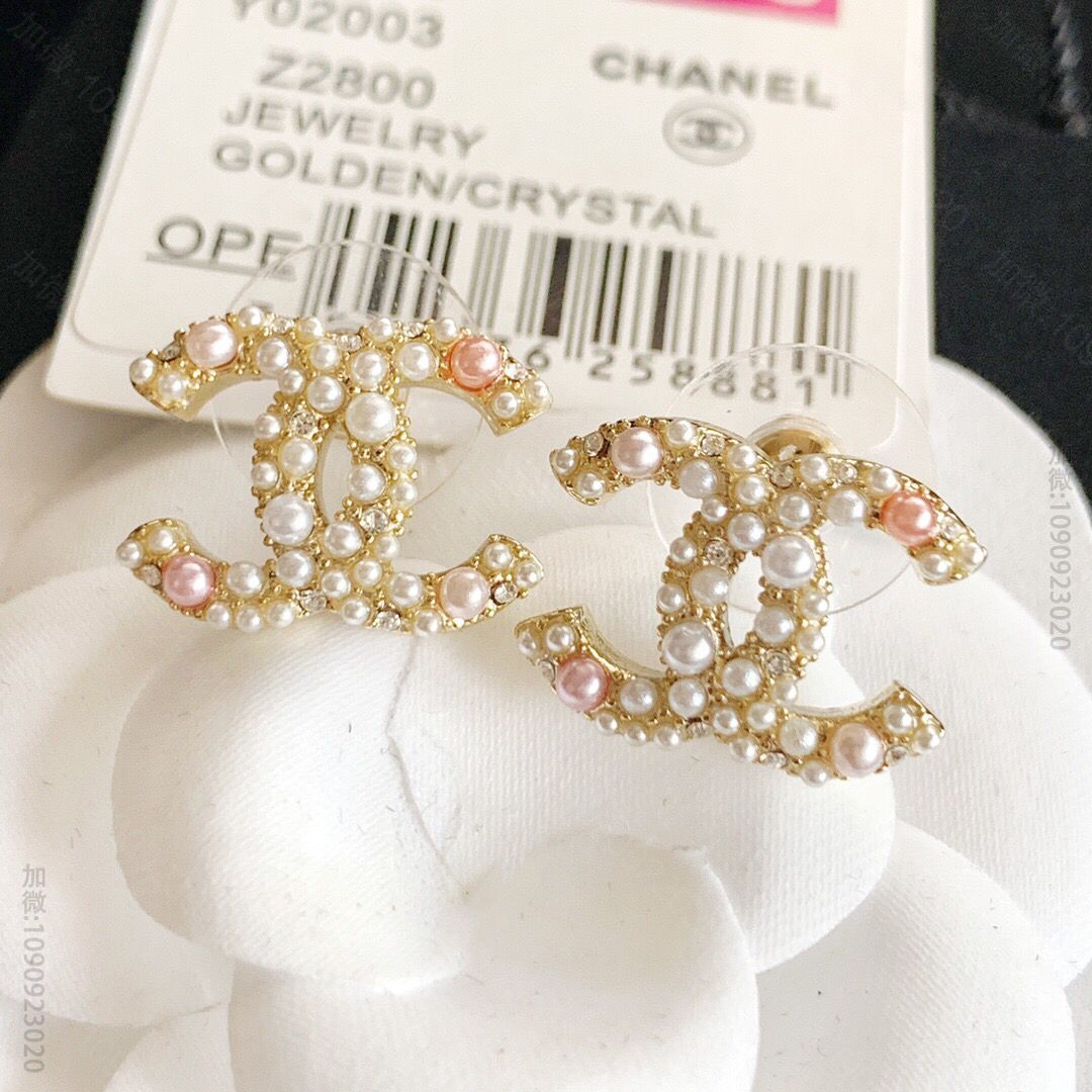 新款 CHANEL香奈儿双c粉珍珠耳钉耳环
