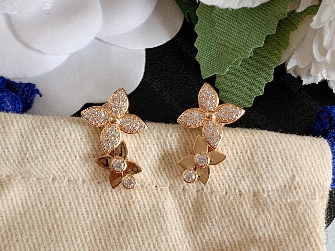 高仿LV耳环饰品 LV耳环 Louis Vuitton 路易威登 lv满钻四叶草耳钉 LV饰品 