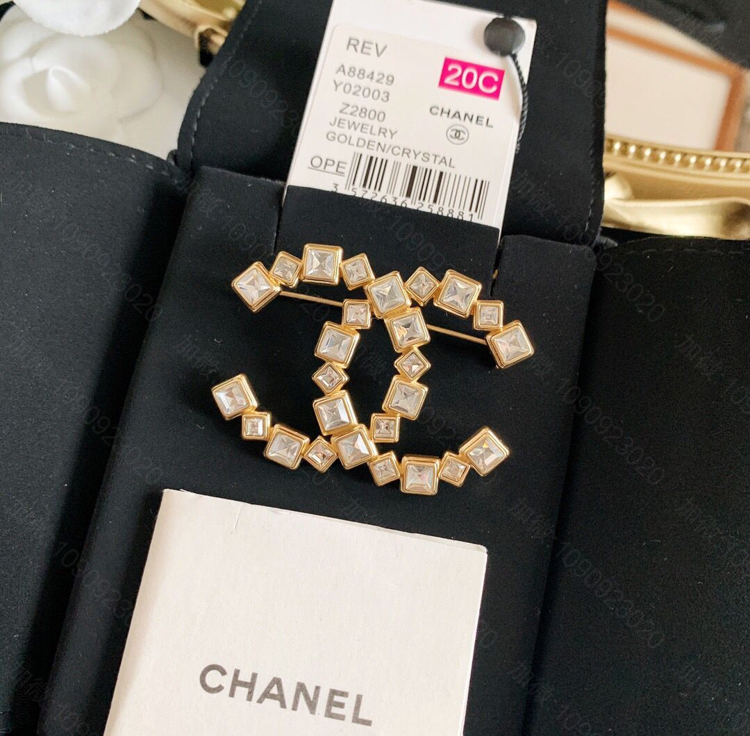 新款 CHANEL香奈儿双c方钻胸针