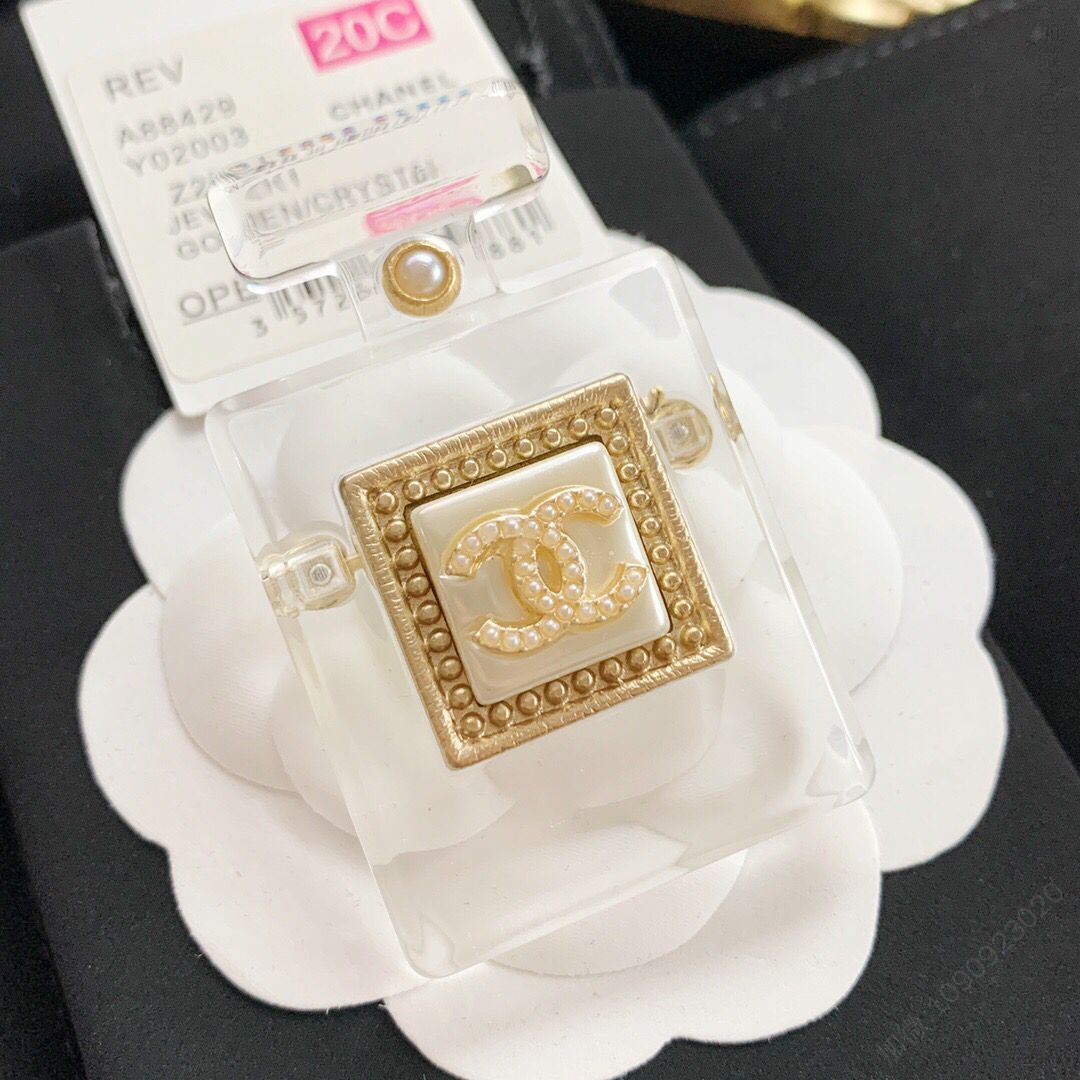 新款 CHANEL香奈儿双c香水瓶胸针