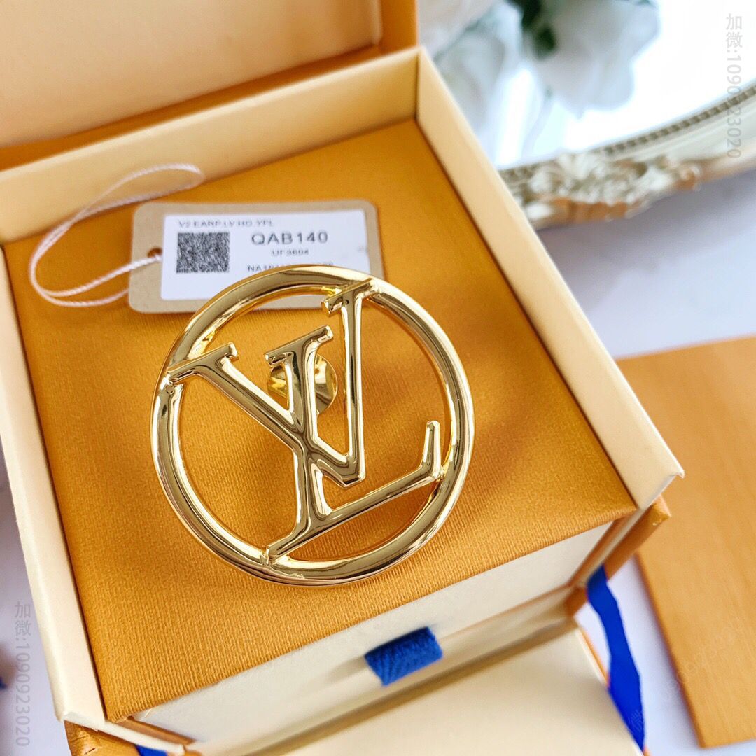 Louis Vuitton 路易威登 lv字母胸针