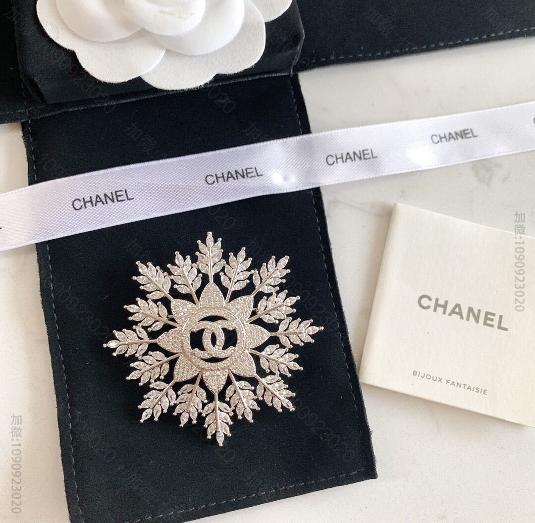 新款 CHANEL香奈儿双c雪花胸针