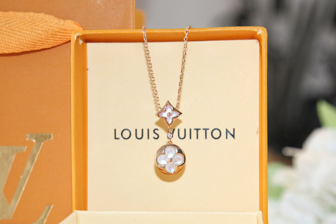 Louis Vuitton 路易威登 LV白贝母项链