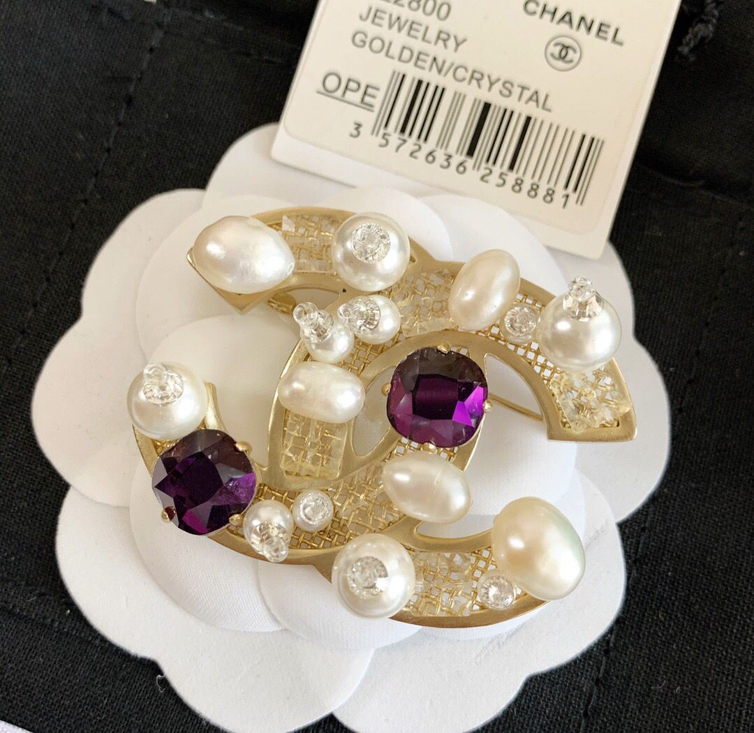 20新款CHANEL香奈儿紫色水晶珍珠胸针