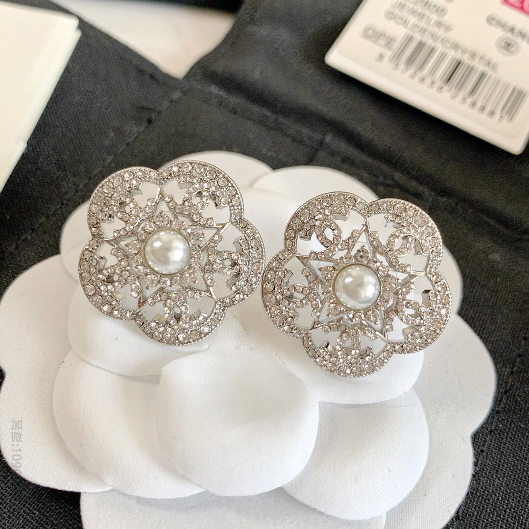 新款 CHANEL香奈儿双c雪花珍珠耳钉