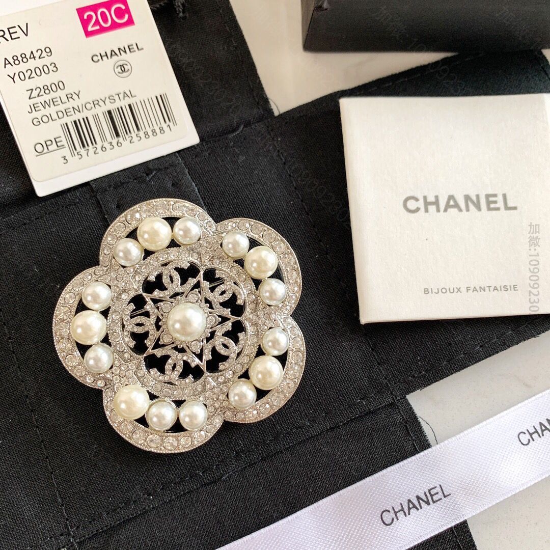 新款 CHANEL香奈儿双c雪花珍珠胸针