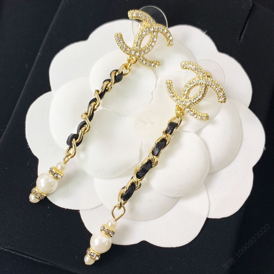 20新款CHANEL香奈儿黑皮绳双c耳钉耳环