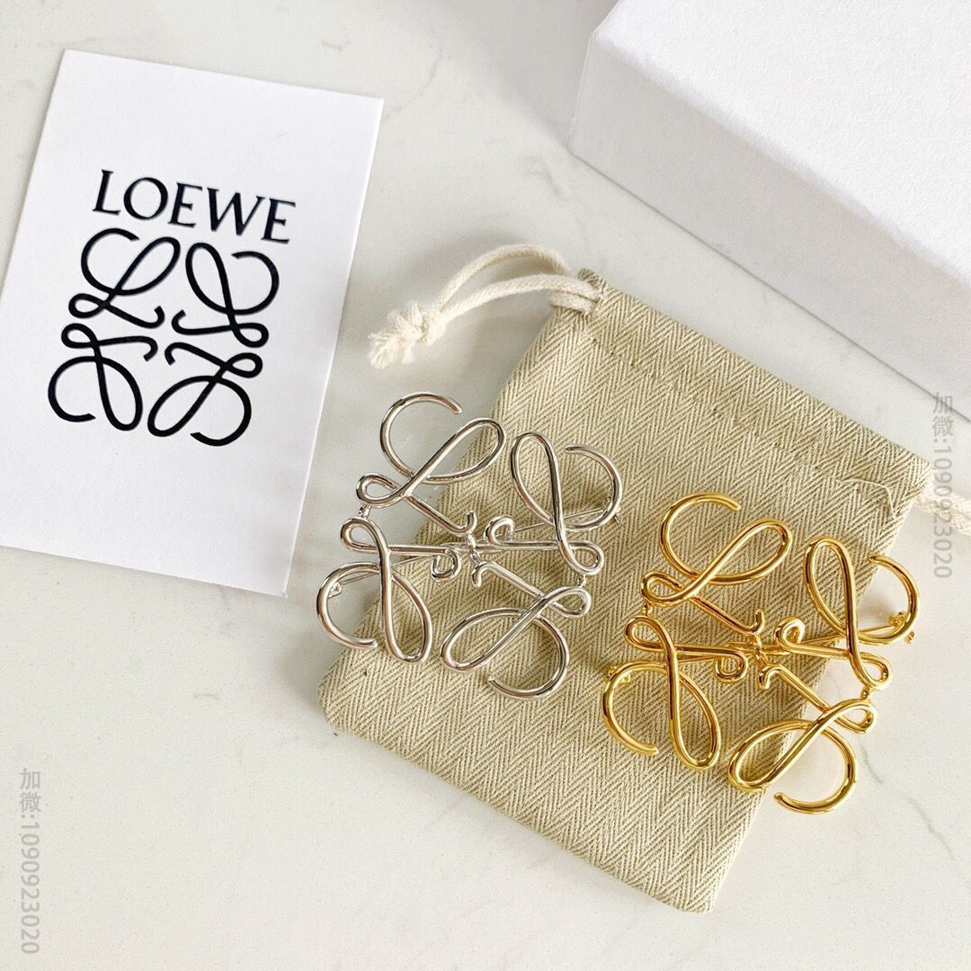 新款LOEWE罗意威胸针