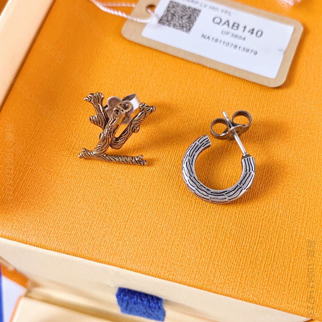 LV耳环 Louis Vuitton 路易威登 lv字母耳钉耳环 LV饰品 