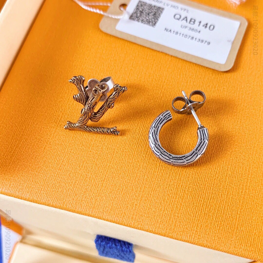 LV耳环 Louis Vuitton 路易威登 lv字母耳钉耳环 LV饰品