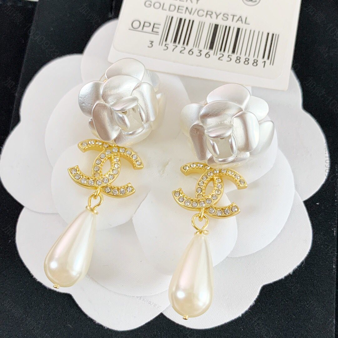 新款 CHANEL香奈儿双c山茶花珍珠耳钉耳环