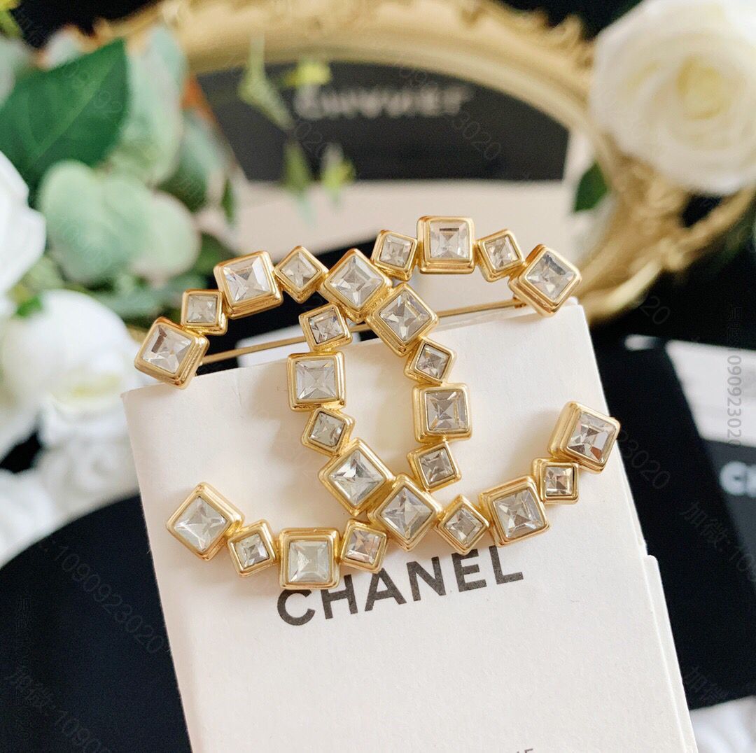 新款 CHANEL香奈儿双c方钻胸针