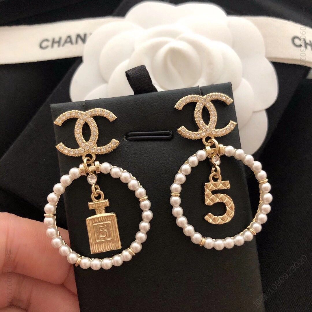 CHANEL香奈儿金色圆形双c珍珠 5号香水瓶 耳钉耳环