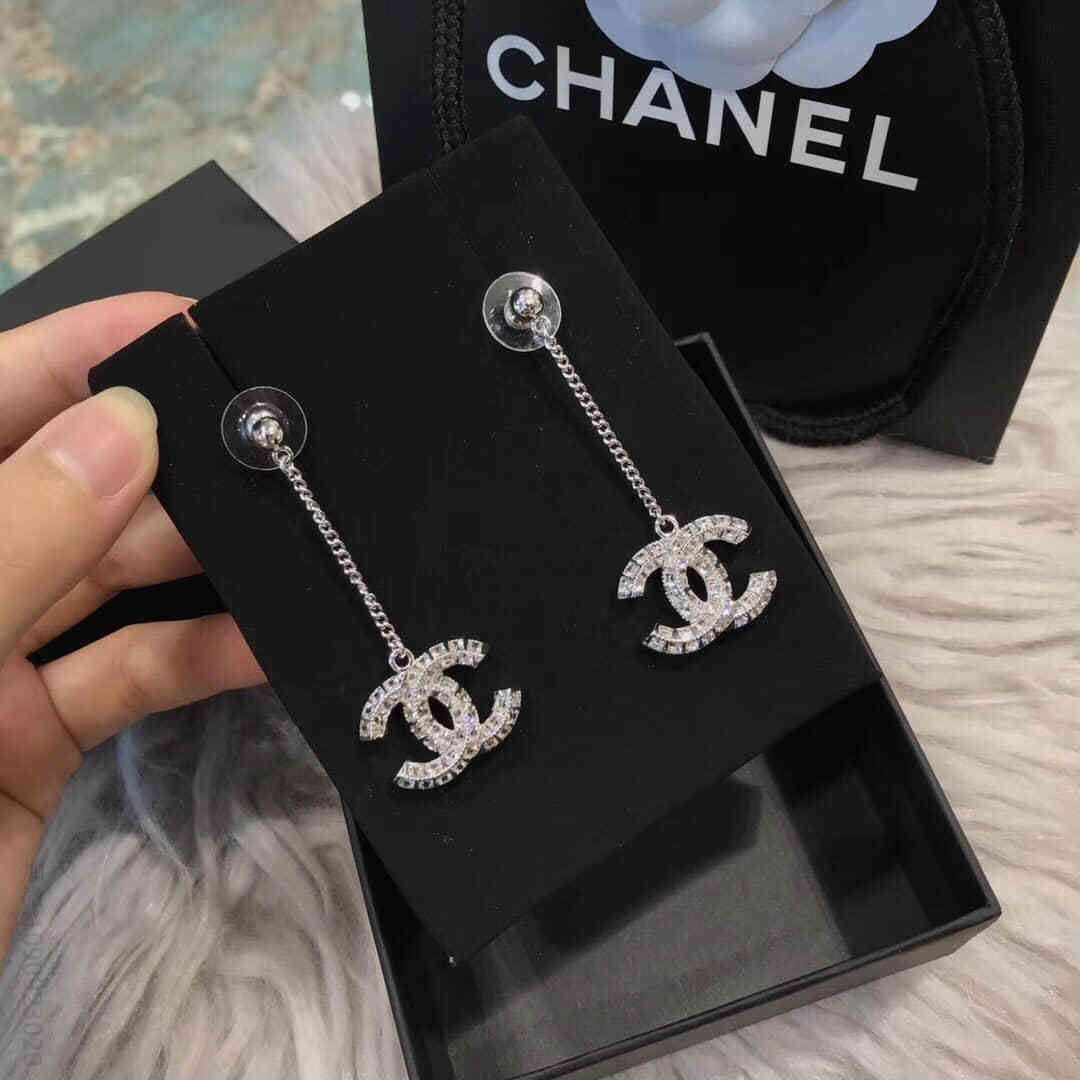 18经典款 CHANEL香奈儿长款方钻银色双c耳钉
