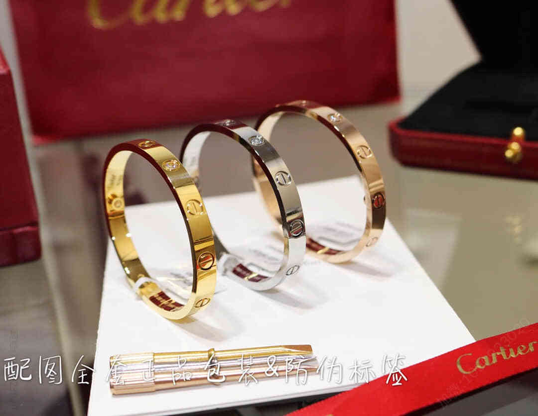 (卡地亚Cartier ) 德国进口独特亚金材质 经典款Love系列手镯