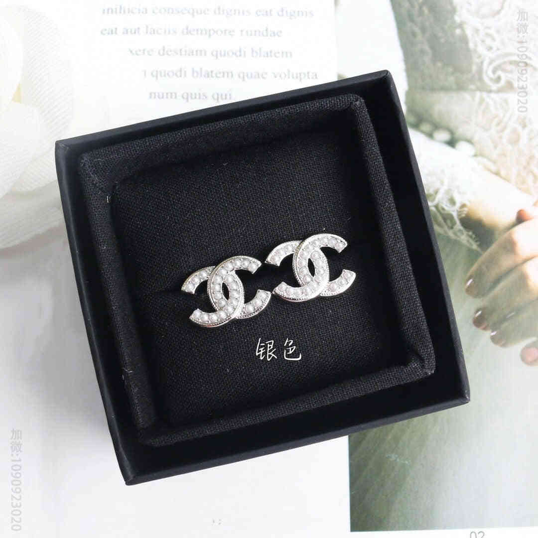 CHANEL香奈儿 专柜一致黄铜材质 双c珍珠耳钉耳环 高仿香奈儿耳环图片