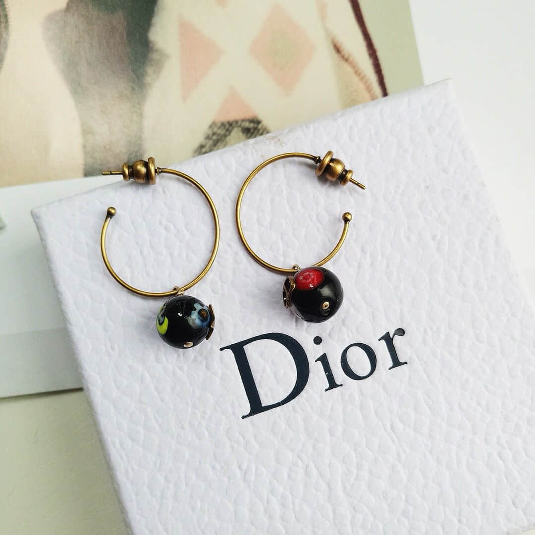 Dior迪奥 专柜一致黄铜材质 复古焕彩玻璃球蜜蜂字母耳钉