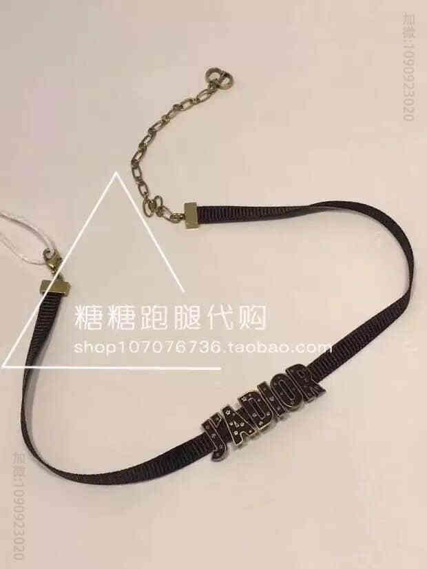Dior迪奥 专柜一致黄铜材质电镀18k金 JADIOR复古字母项链 黑绳带