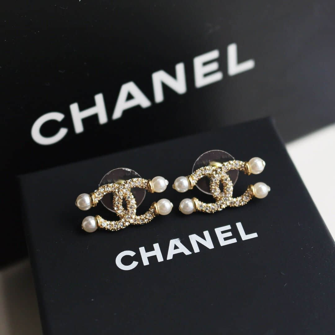 CHANEL香奈儿 专柜一致黄铜材质 18款双c珍珠耳钉耳环
