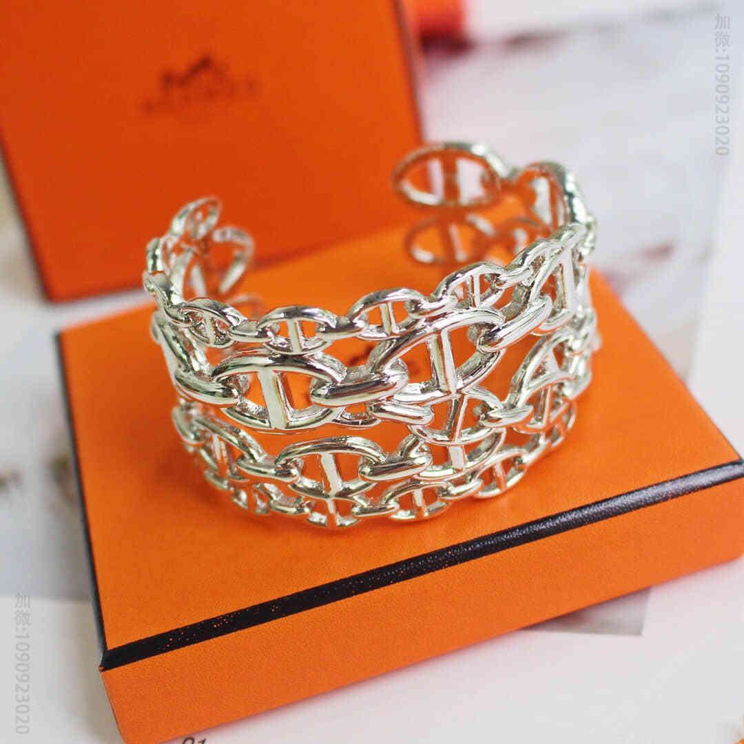 爱马仕HERMES 亚金材质电镀白真层 猪鼻手镯手环