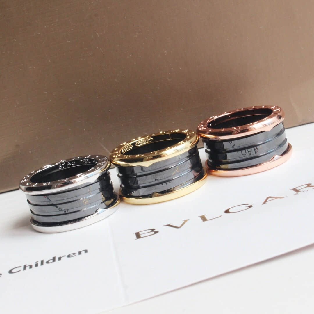 宝格丽 BVLGARI 采用腐蚀工艺非普通镭射 陶瓷戒指