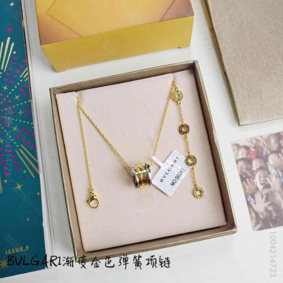 复刻宝格丽女士首饰 复刻宝格丽首饰批发 宝格丽BVLGARI 电镀k金层 渐变黄金弹簧项链 