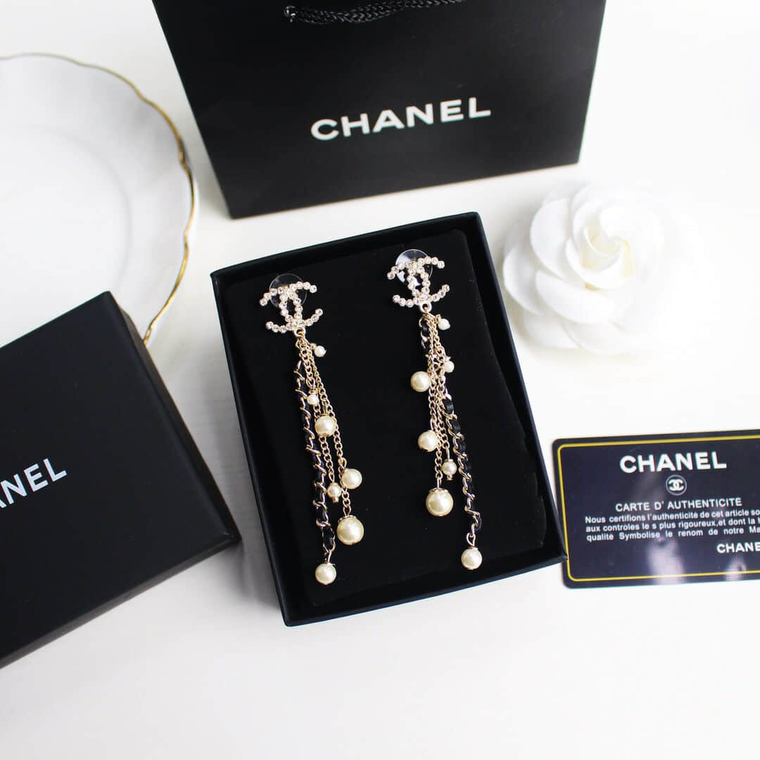 18新款系列 Chanel 香奈儿麦穗双c黑皮绳耳钉耳环