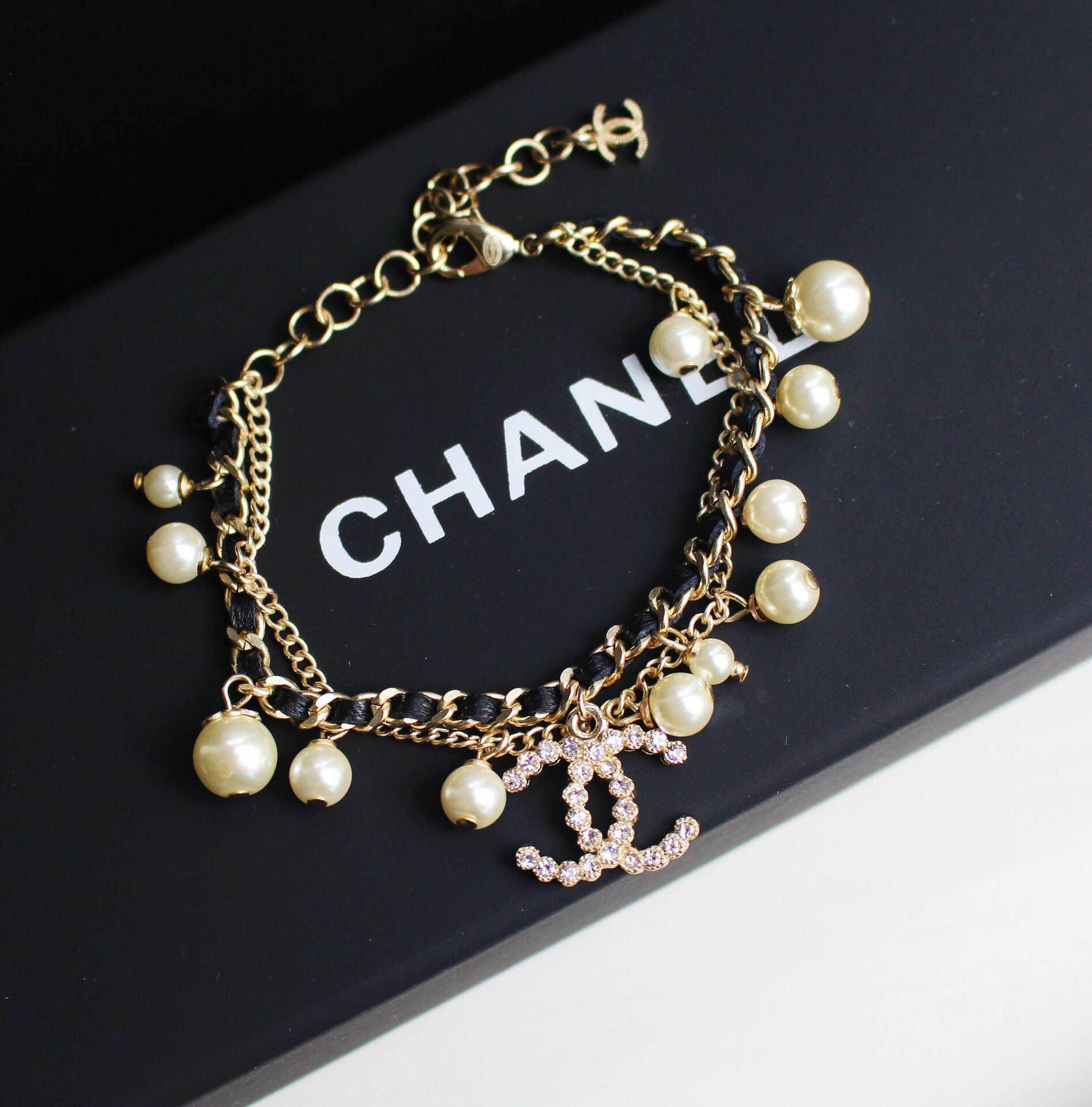 18新款系列 Chanel 香奈儿麦穗双c黑皮绳手链