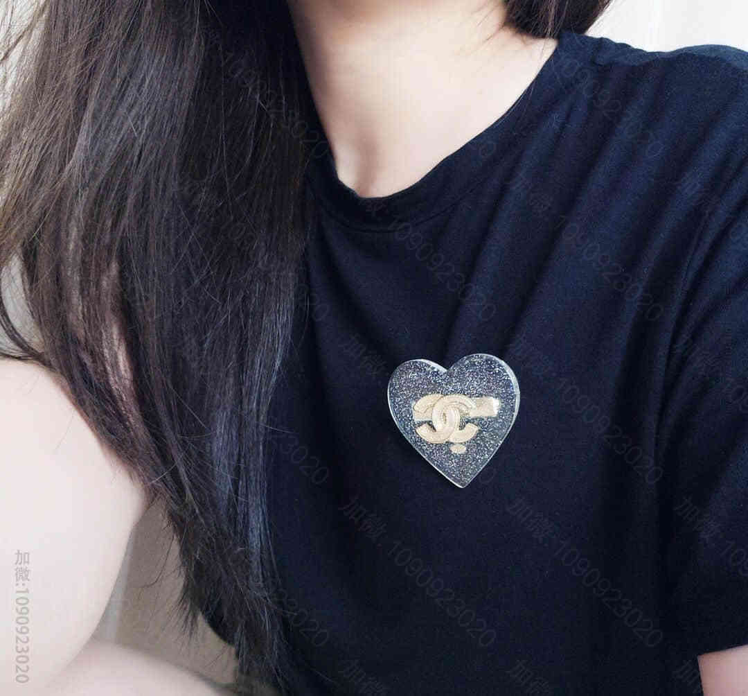 18款 新款 CHANEL香奈儿双c桃心爱心胸针