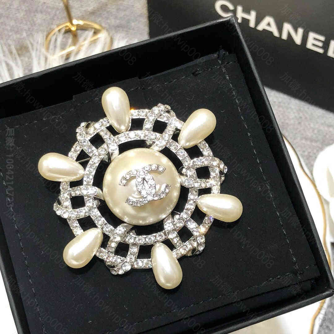 原单香奈儿胸花饰品 18款 CHANEL香奈儿汉堡系列 船舵珍珠满钻胸针A58436 Y47235 Z5908 C39078 