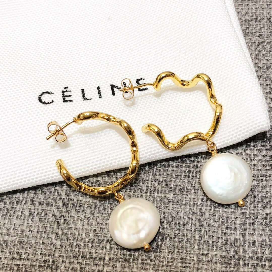 Celine赛琳 专柜一致黄铜材质电镀18k 金扭曲珍珠耳钉耳环