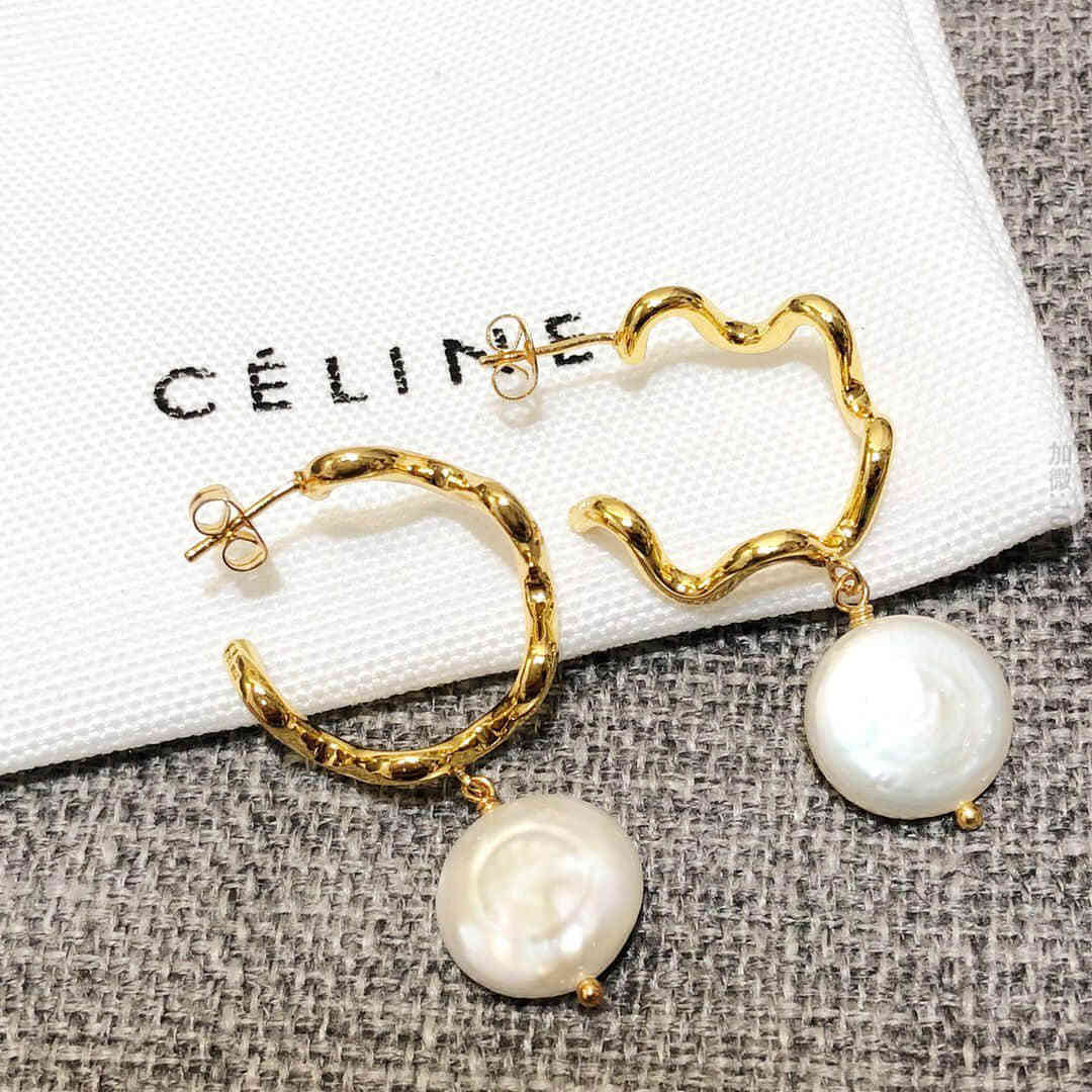 Celine赛琳 专柜一致黄铜材质电镀18k 金扭曲珍珠耳钉耳环
