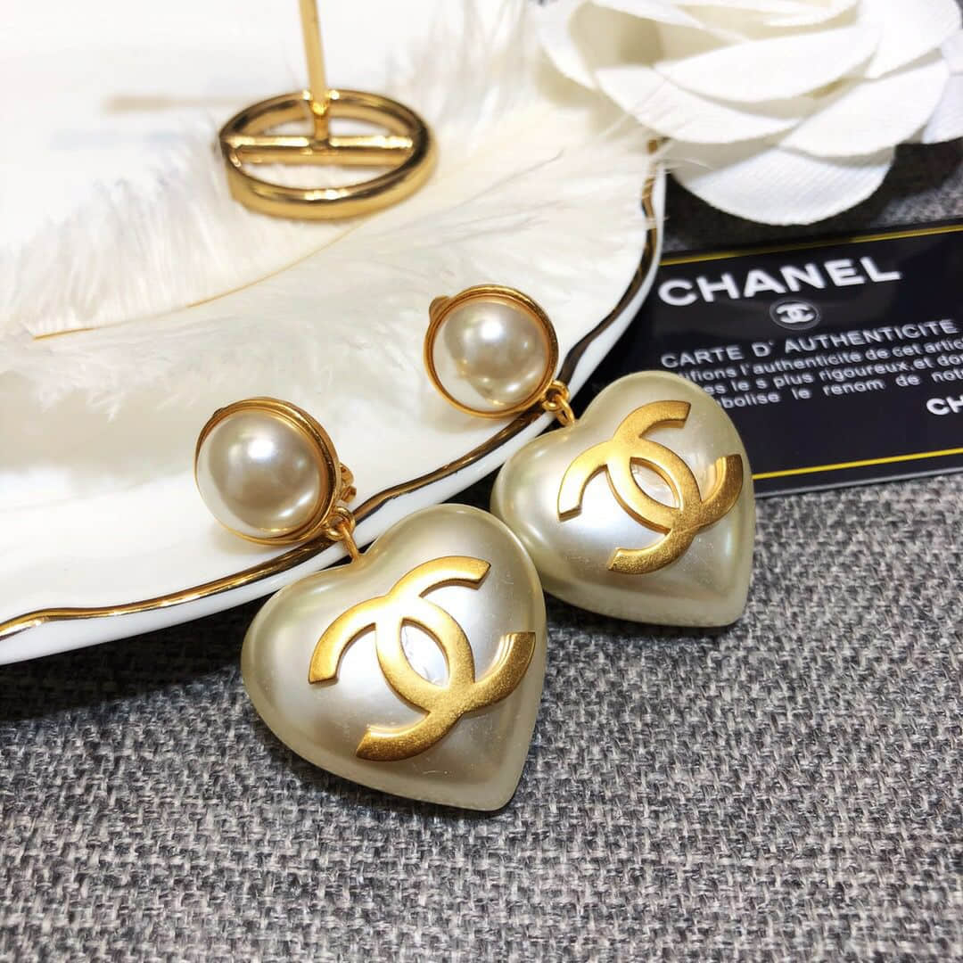CHANEL香奈儿 专柜一致黄铜材质 18款桃心珍珠耳夹耳环